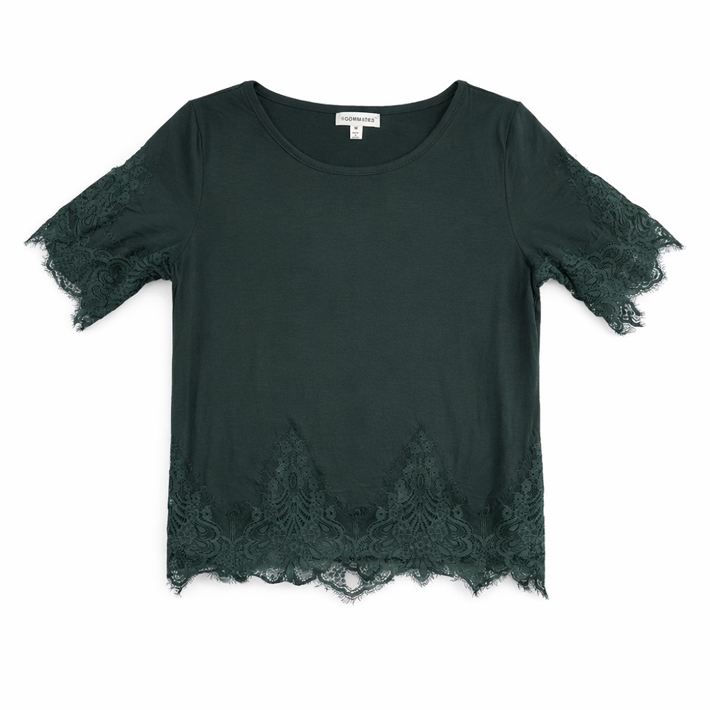 FREE WITH PURCHASE: AS-IS Roommates Emerald Green Lace Trim Top – Size M‎
